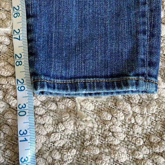 Abercrombie and Fitch Denim Jeans. Size 4R
Distressed, medium wash - Picture 4 of 8